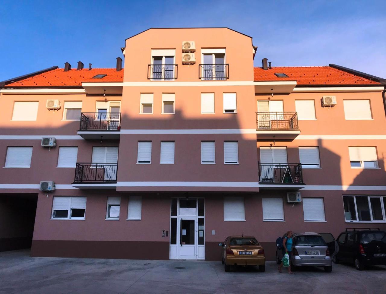 Apartman 1 Lägenhet Sremska Mitrovica Exteriör bild